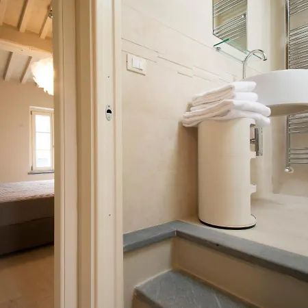 Glicine By Interhome * Capannori